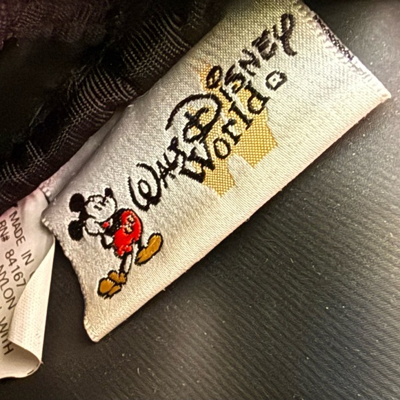 Walt Disney World Park
Mickey Mouse Embroidered
Fanny Pack Black Classic Mickey - Picture 6 of 11